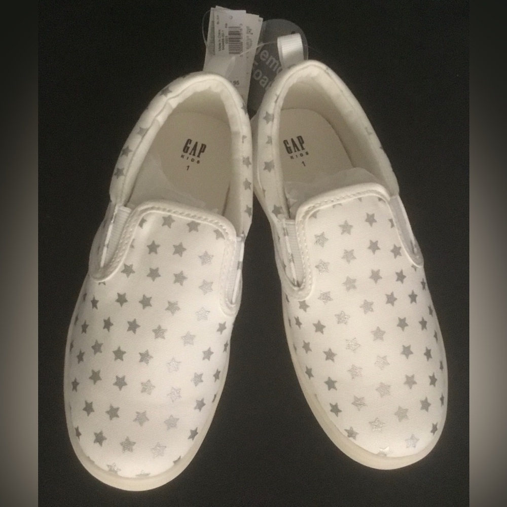 GAP Kids white canvas slip on sneakers silver stars size 1 nwt